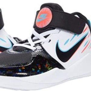 NWOT Nike Team Hustle D 9 Light Preschool Kids' Shoes